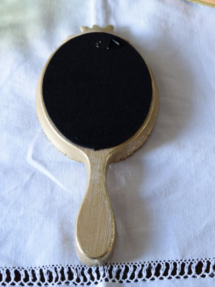 壁掛けフックがついています