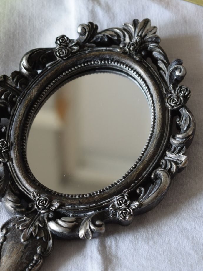 アンティーク風のおしゃれなミラー