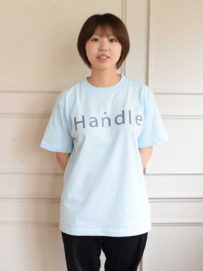 明るいライトブルー