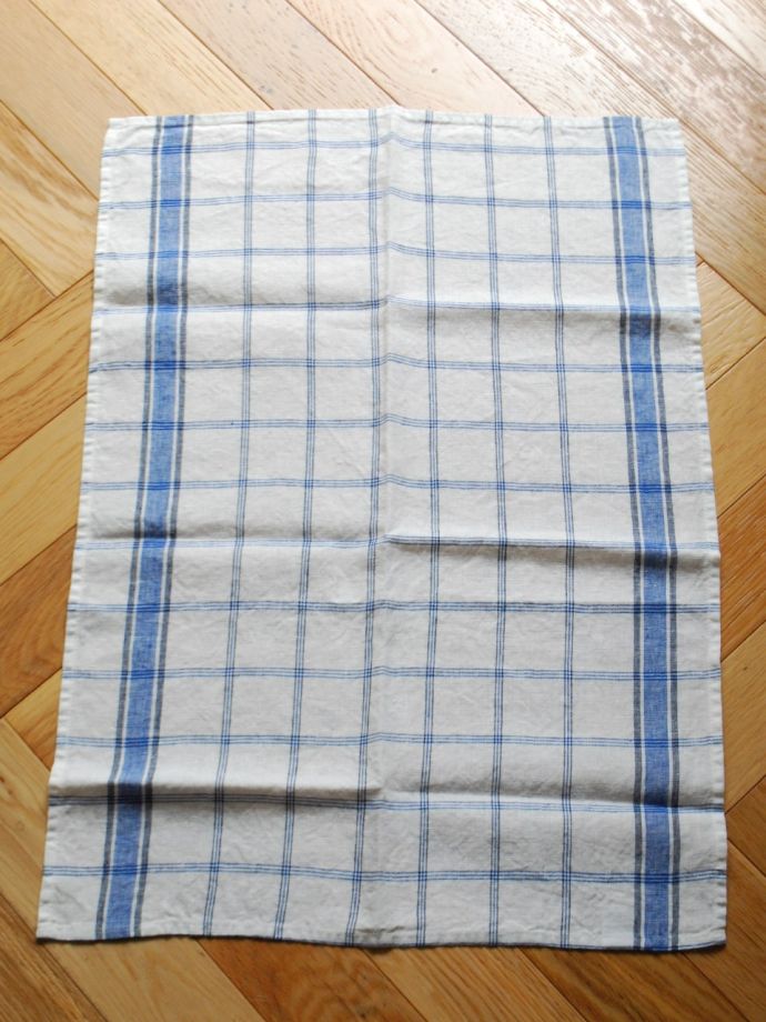 ファブリック（布）雑貨　インテリア雑貨　使うほどに柔らかくなるリネン、いろいろ便利に使えるリネンのキッチンクロス（ベージュ×レッド）　大判のクロスです広げて上から見ると、こんな形。(n9-066)