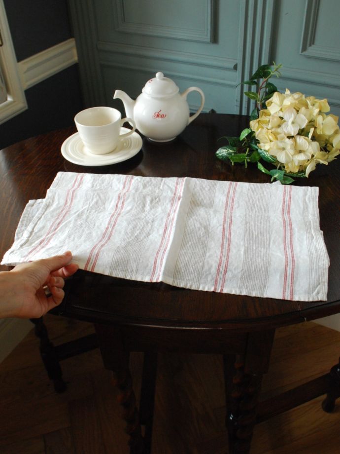 ファブリック（布）雑貨　インテリア雑貨　使うほどに柔らかくなるリネン、いろいろ便利に使えるリネンのキッチンクロス（ベージュ×レッド）　たっぷり大判サイズ吸水性と速乾性に優れたリネン。(n9-066)