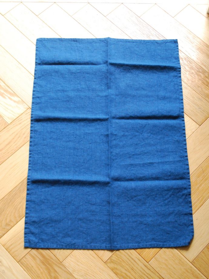 ファブリック(布)雑貨 インテリア雑貨 使うほどに柔らかくなるリネン、いろいろ便利に使えるリネンのキッチンクロス(ネイビー) 大判のクロスです広げて上から見ると、こんな形。(n9-074)