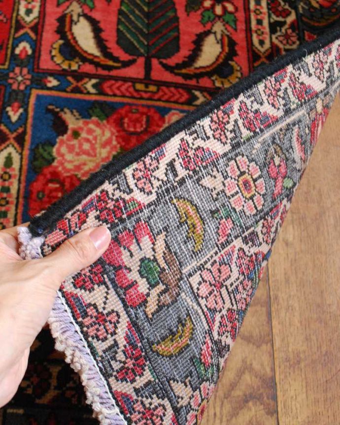 アンティーク 布製の雑貨　アンティーク雑貨　いろんな模様が描かれたオールドペルシャ「バクティアリ」。裏から見ると･･･手作業でとても細かく仕上げているバクティアリ。(OK-4)