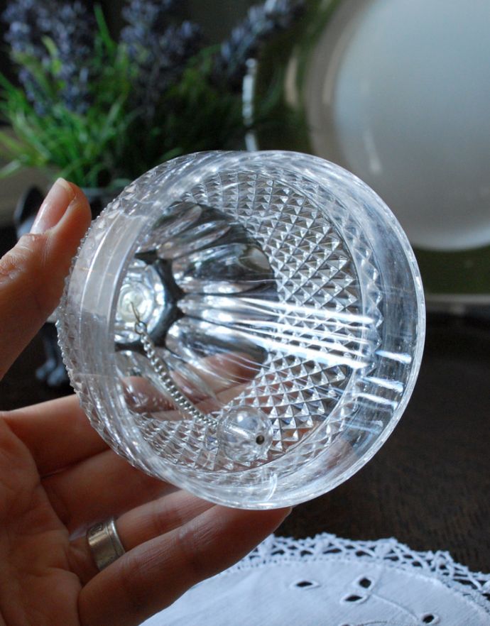 オブジェ、ベル アンティーク雑貨 持ち手がゴージャスな輝きを放つガラスのディナーベル アンティークプレスドグラス。澄んだ音色が楽しめます。(pg-3264)