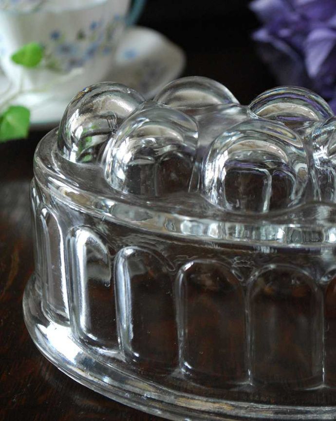 アンティーク 雑貨のガラス小物　アンティーク雑貨　アンティークプレスドグラスのキッチン雑貨、可愛いゼリーが作れちゃう！ゼリーモールド。食卓を華やかに彩ったゼリーモールドフルーツが貴重だった時代に、いろとりどりのゼリーや前菜などをかたどって使われていたモールド。(pg-4382)