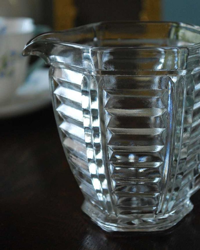 アンティークガラスのミルクピッチャー