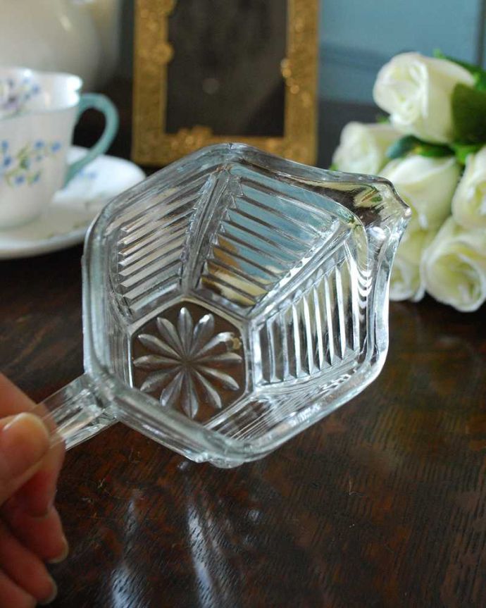 ミルクピッチャーを上から見ると・・・