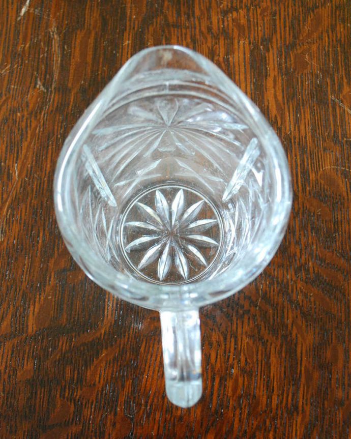 ミルクピッチャーを上から見ると･･･