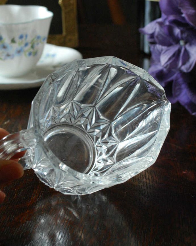 ミルクピッチャーを上から見ると・・・