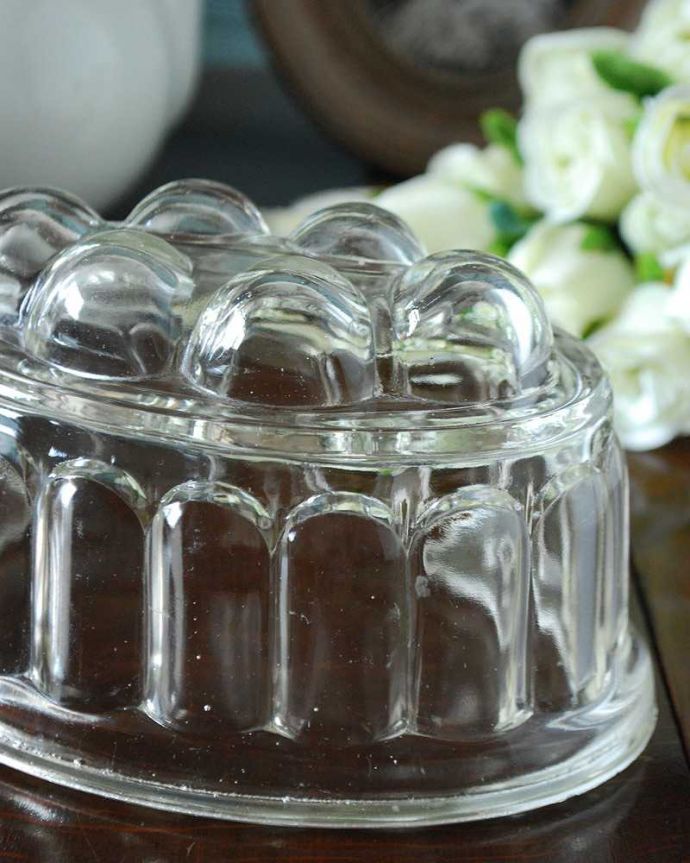 アンティーク 雑貨のガラス小物　アンティーク雑貨　アンティークのキッチン雑貨、実際使われていたゼリーモールド(プレスドグラス)。食卓を華やかに彩ったゼリーモールドフルーツが貴重だった時代に、いろとりどりのゼリーや前菜などをかたどって使われていたモールド。(pg-5019)