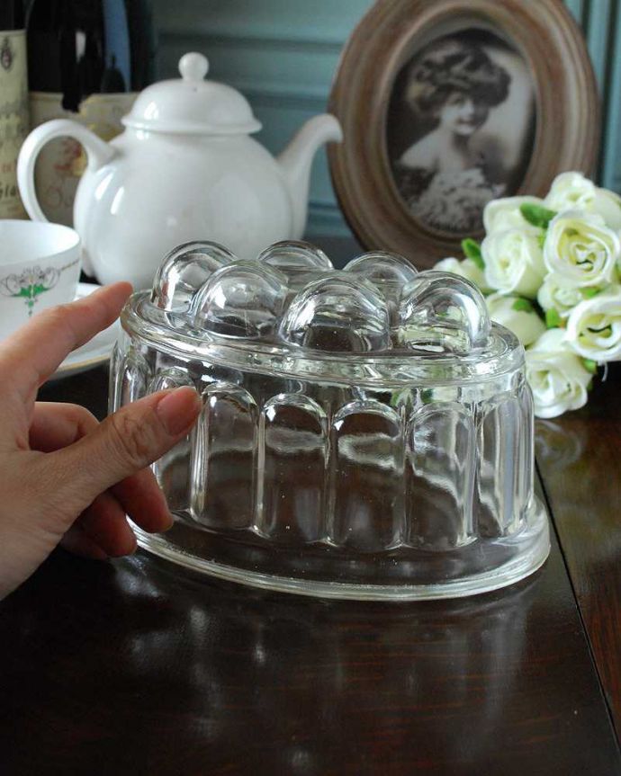 アンティーク 雑貨のガラス小物　アンティーク雑貨　アンティークのキッチン雑貨、実際使われていたゼリーモールド(プレスドグラス)。しっかり選んできました新品ではないので多少のキズがありますが、使用上問題がないものだけを選んできました。(pg-5019)