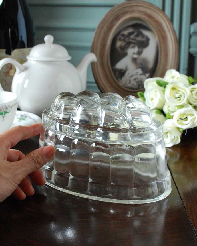 アンティーク 雑貨のガラス小物　アンティーク雑貨　アンティークガラスのキッチン雑貨、ゼリー型のプレスドグラス（ゼリーモールド） 。しっかり選んできました新品ではないので多少のキズがありますが、使用上問題がないものだけを選んできました。(pg-5020)