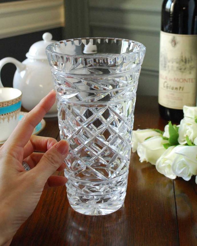 アンティーク 雑貨のガラス小物 アンティーク雑貨 美しいフラワーベース(花器)アンティークプレスドグラス。気軽に使えるフラワーベース英国らしくいろんなサイズが見つかる花器。(pg-5052)