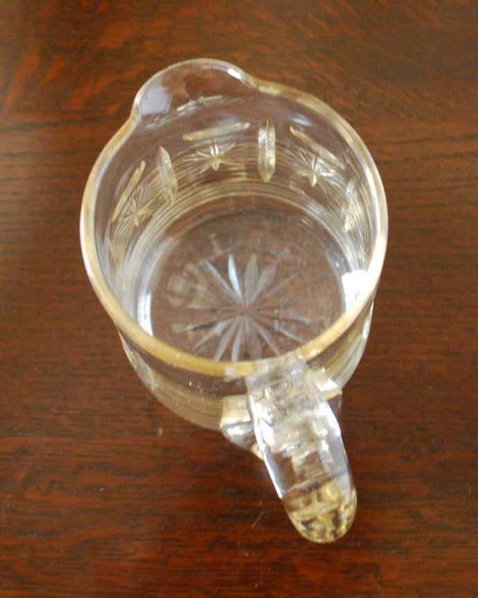 アンティーク 雑貨のガラス小物 アンティーク雑貨 お花が咲いたアンティーク プレスドグラス、花器にも使えるレモネードジャグ。上から見るとこんな感じです。(pg-5222)