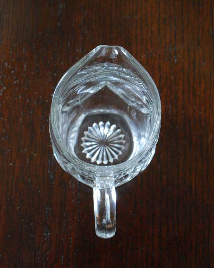 ミルクピッチャーを上から見ると･･･