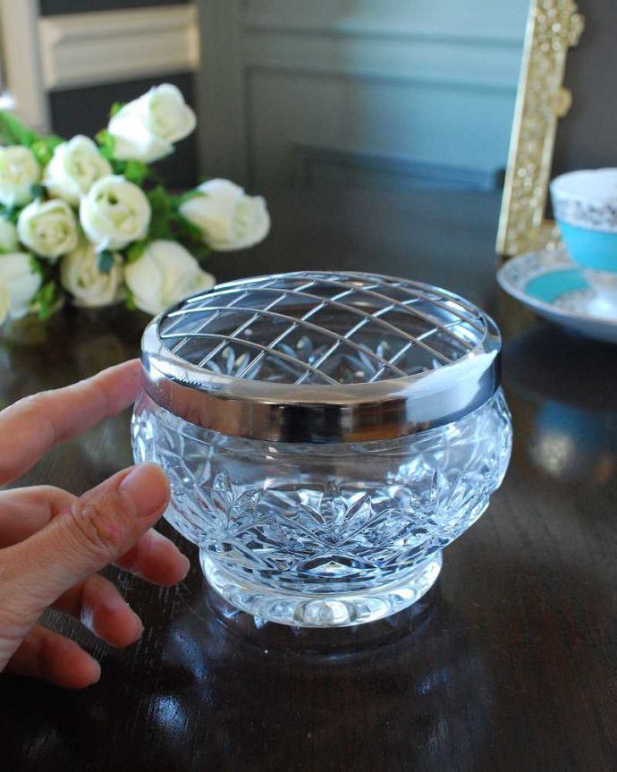 花留め付きのフラワーベース（ガラスボウル）アンティークプレス