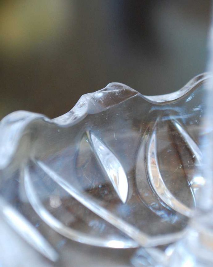 アンティーク 雑貨のガラス小物　アンティーク雑貨　アクセサリーをかわいく収納、アンティークガラスのリングスタンド。カケがあるのでSALE価格ですカケがありました。(pg-5425)