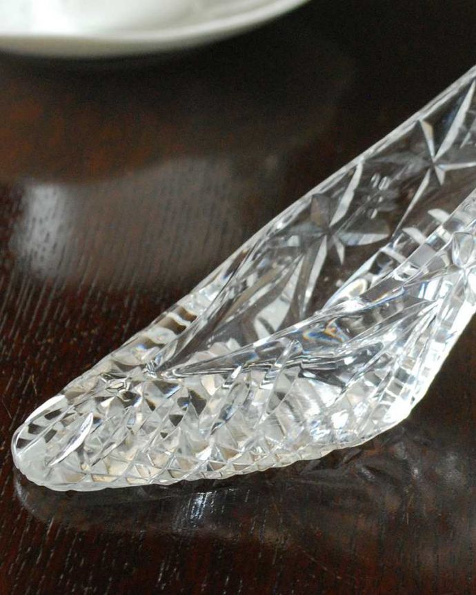アンティーク 雑貨のガラス小物 アンティーク雑貨 お姫様のようなガラスのシューズ(靴)アンティークプレスドグラス。シンデレラ気分が楽しめるガラスの靴昔も今も、シンデレラのガラスの靴は女の子の憧れ。(pg-5533)