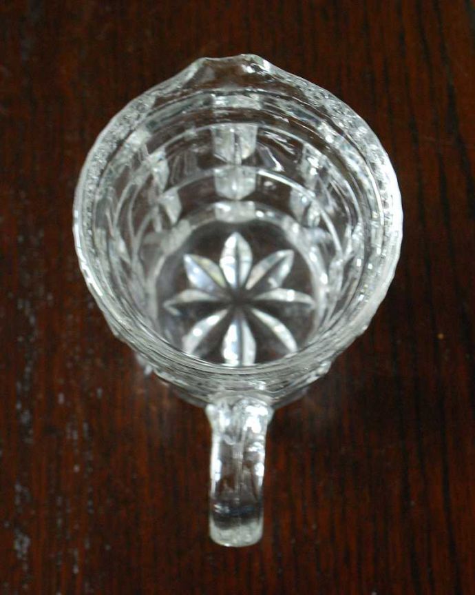 ミルクピッチャーを上から見ると･･･