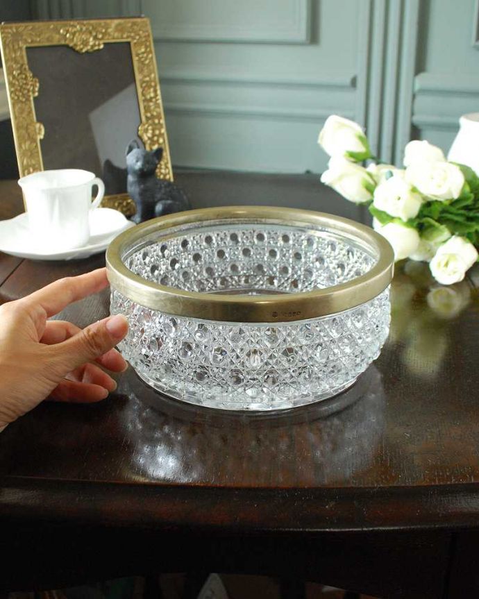 アンティーク 雑貨のガラス小物　アンティーク雑貨　ゴールドの縁どりがキラっと輝くアンティークプレート（ガラスボール）。いろいろ便利に使えます食卓で使うのはもちろん、お花を浮かべたり、花器代わりに使ったりと自分だけの使い方を楽しんで下さい。(pg-5648)