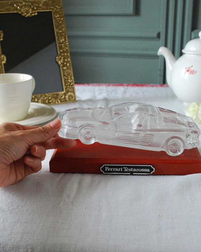 アンティーク 雑貨のガラス小物 アンティーク雑貨 カッコイイFerrari Testarossa、大人がときめくアンティークプレスドグラス(車のオブジェ) 。見ているだけでワクワクしちゃう飾って眺めているだけでうっとりする美しさ。(pg-5846)
