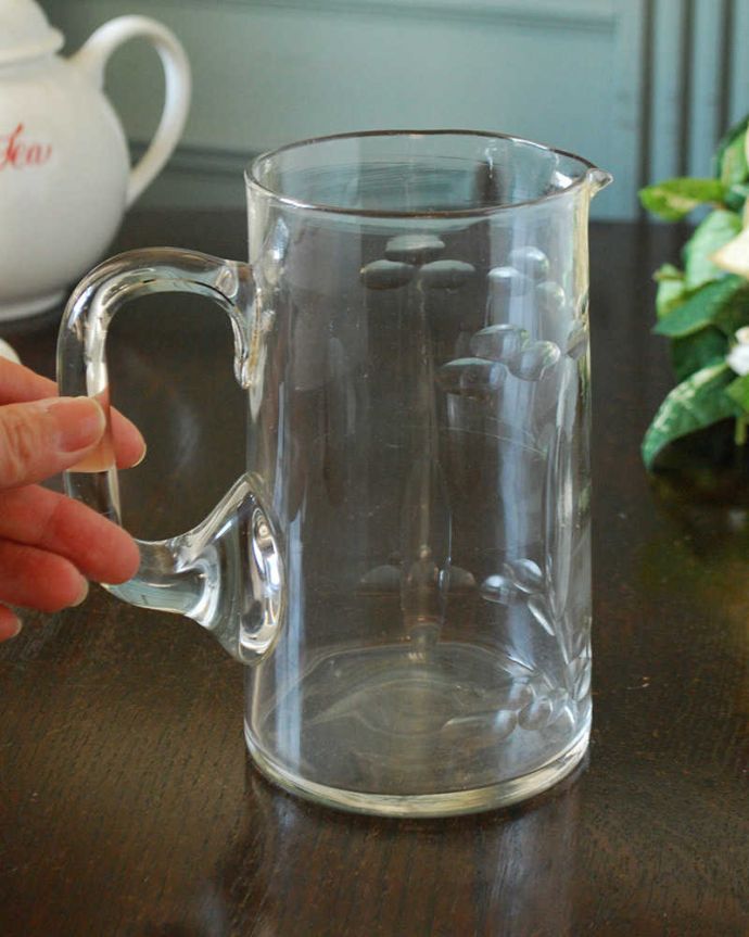 アンティーク 雑貨のガラス小物 アンティーク雑貨 アンティークプレスドグラスのレモネードジャグ(ピッチャー)。いろんな使い方で楽しんで下さい飲み物を入れるのはもちろんフラワーベースとしても使いやすい便利なサイズです。(pg-5881)