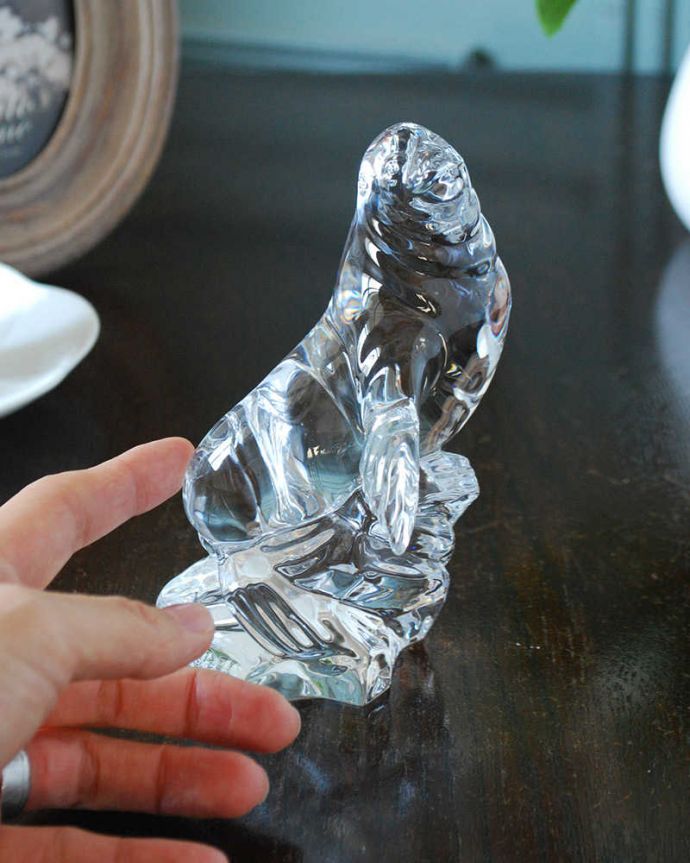 アンティーク 雑貨のガラス小物 アンティーク雑貨 アンティークガラスのオブジェ(オットセイ)イギリスで見つけたプレスドグラス 。見ているだけでワクワクしちゃう飾って眺めているだけでうっとりする美しさ。(pg-5945)