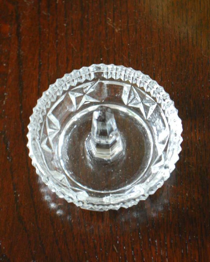 キラキラ輝くアンティークのガラス