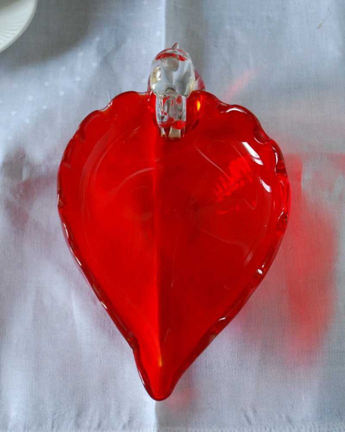 アンティーク 雑貨のガラス小物 アンティーク雑貨 真っ赤なガラスがめずらしいアンティーク プレスドグラスのスワン。上から見るとこんな感じです。(pg-6051)