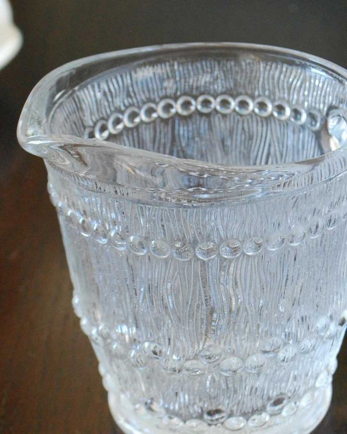 アンティークガラスのミルクピッチャー