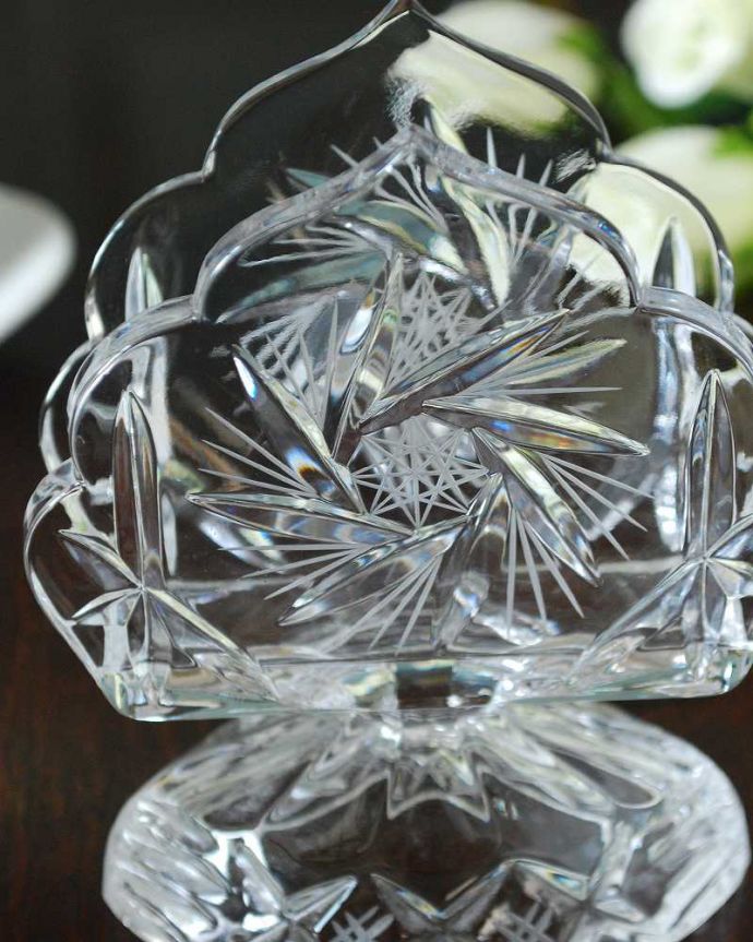 アンティーク 雑貨のガラス小物 アンティーク雑貨 キラッと輝く美しさにうっとりする、アンティークプレスドグラスのナフキンスタンド(レターラック)。めずらしいアンティークのナフキンスタンドめったに見つけることがないアンティークのガラス。(pg-6188)