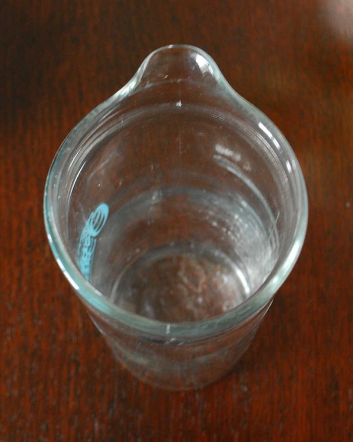 アンティーク 雑貨のガラス小物　アンティーク雑貨　イギリスのアンティーク雑貨、ミキサー「Ovaltine Mixer」。上から見るとこんな感じです。(pg-6196)