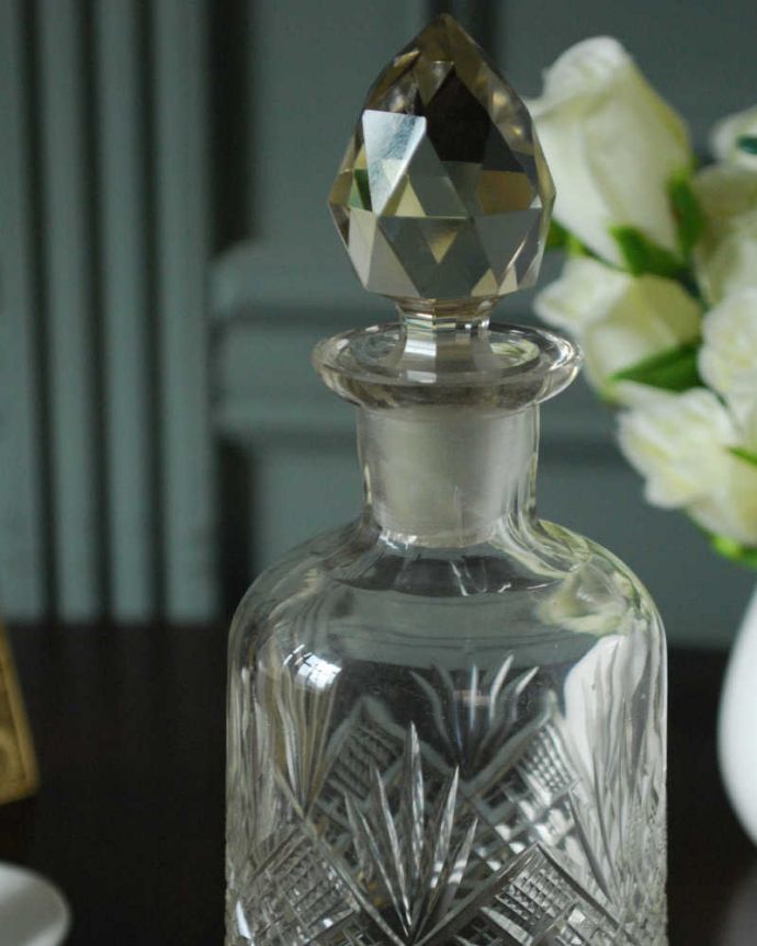 アンティークガラスのデカンタ