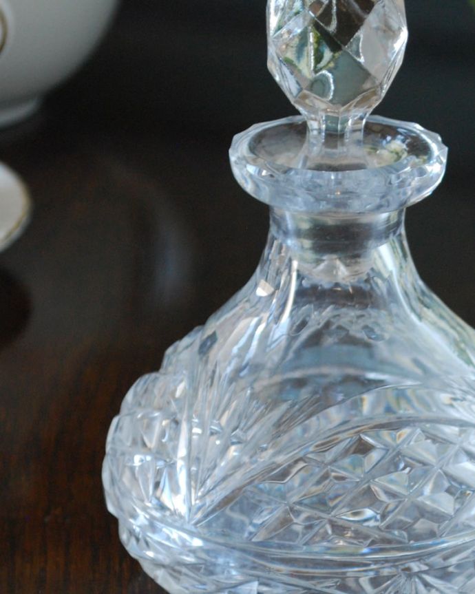 アンティーク 雑貨のガラス小物 アンティーク雑貨 デカンタ キラキラ輝く大人のデカンタ見ているだけで幸せになるような美しいフォルムのデカンタ。(pg-6340)