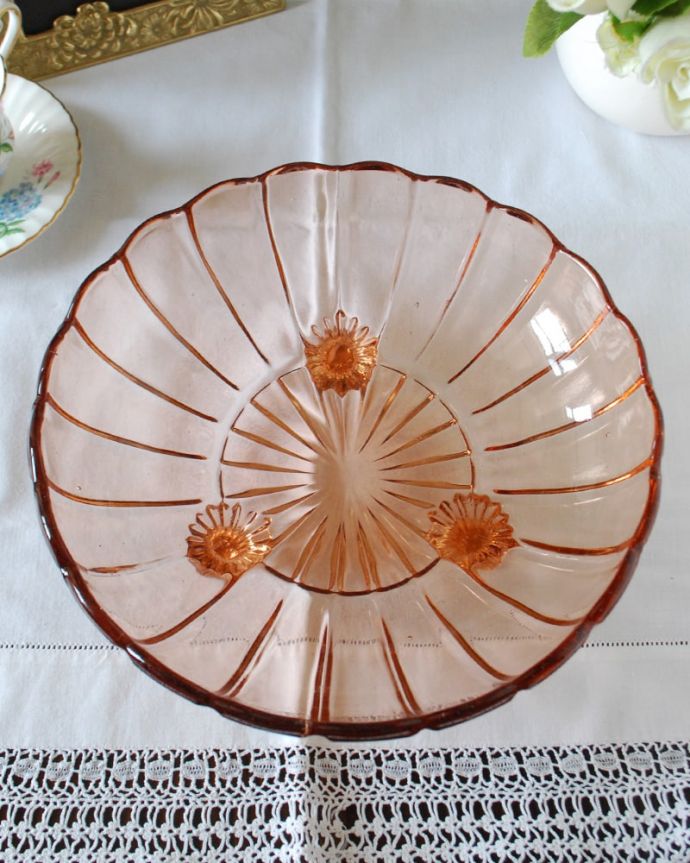 アンティーク 雑貨のガラス小物　アンティーク雑貨　ボウル　大サイズ　上から見るとこんな感じです。(pg-6374)