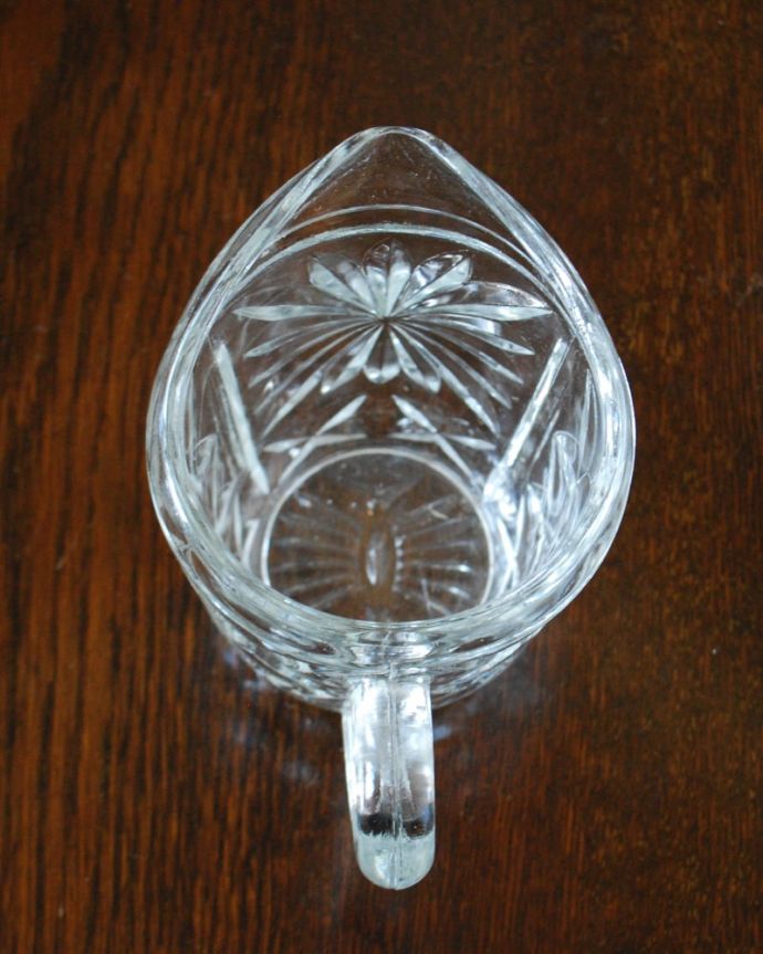 ミルクピッチャーを上から見ると･･･