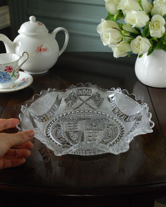 アンティーク 雑貨のガラス小物 アンティーク雑貨 コロネーション 大きめなので、何でも使えますサイズが大きいので、いろんな場所で便利に使えます。(pg-6382)