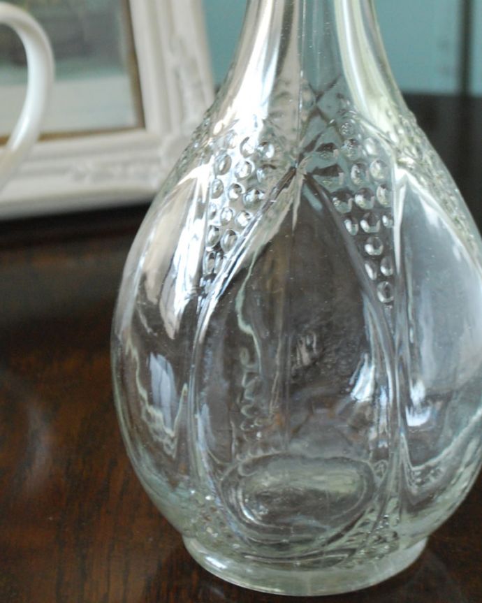 アンティーク 雑貨のガラス小物 アンティーク雑貨 デカンタ お酒を入れて楽しんだデカンタ今のように便利なペットボトルや缶がない時代。(pg-6440)