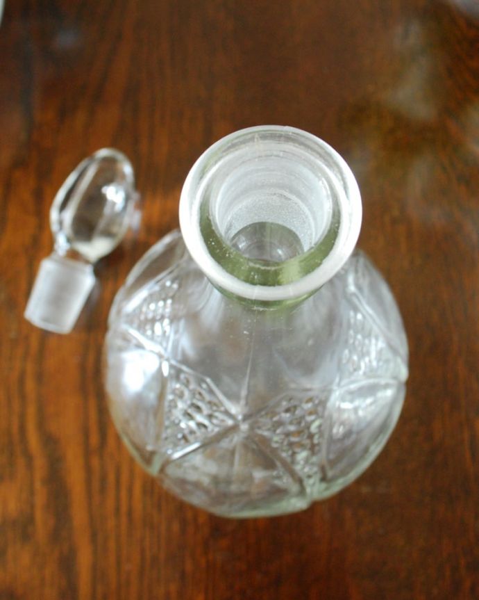 アンティーク 雑貨のガラス小物 アンティーク雑貨 デカンタ 上から見るとこんな感じです。(pg-6440)