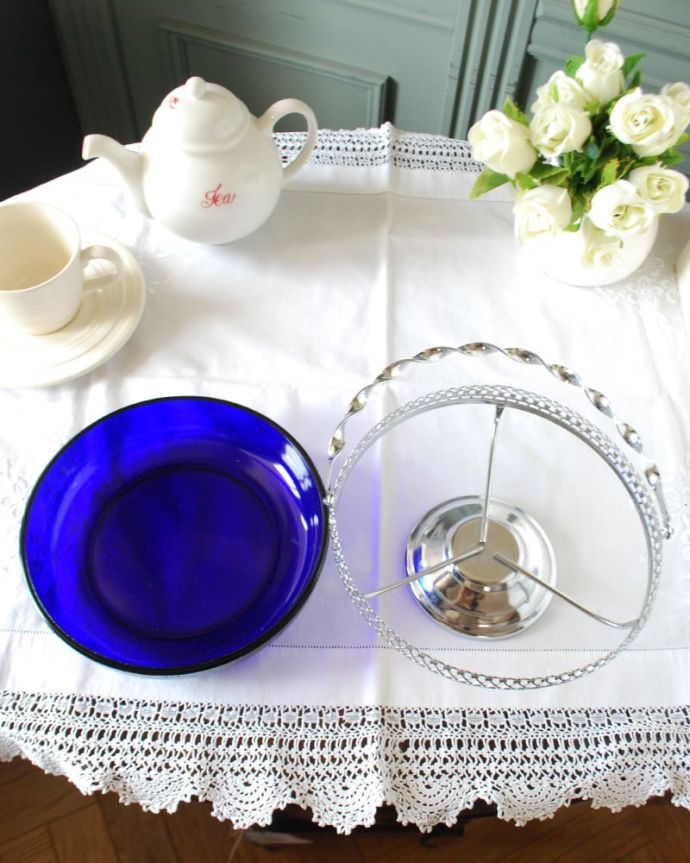 アンティーク シルバー製　アンティーク雑貨　シルバー付き　ブルーガラス→シルバーにカテゴライズ　上から見るとこんな形ですアンティークなので多少のキズ・汚れがある場合がありますが、使用上問題はありませんので、ご了承下さい。(pg-6447)