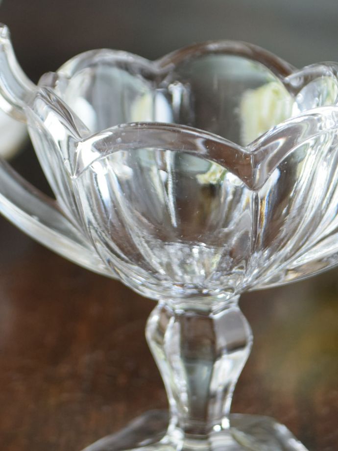 アンティークガラスのスパイス入れ