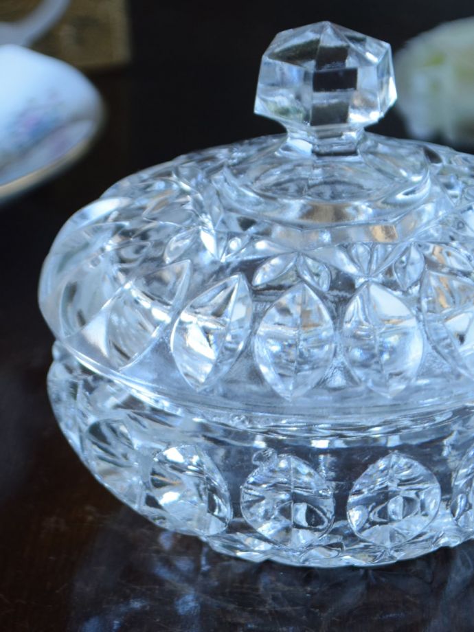 アンティークガラスのフタ付きケース