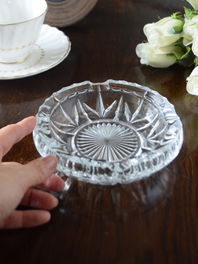 プレスドグラスの灰皿