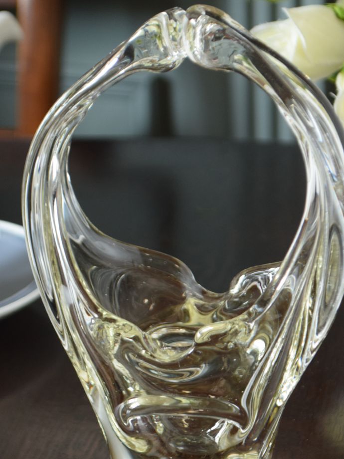 アンティークガラスの可愛いバスケット