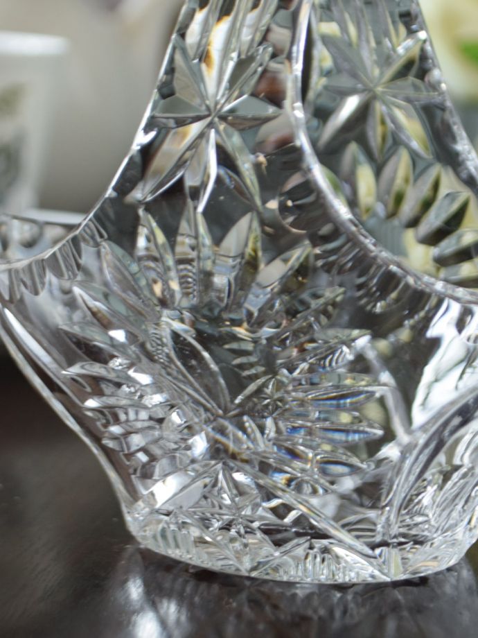 アンティークガラスの可愛いバスケット