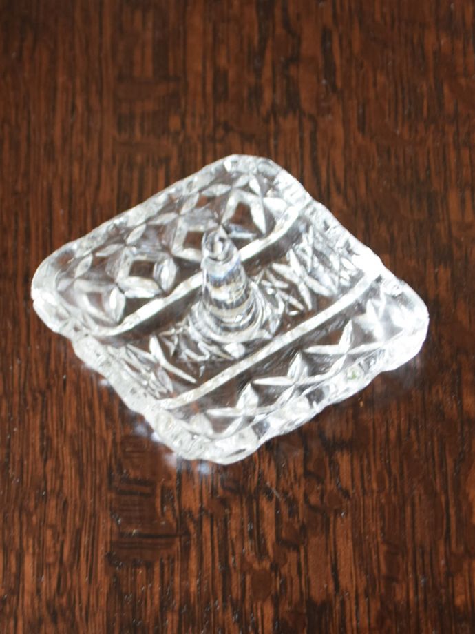 キラキラ輝くアンティークのガラス