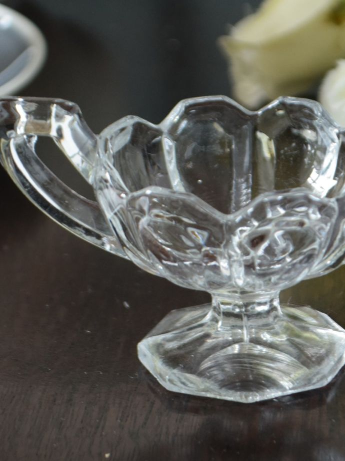 アンティークガラスのスパイス入れ