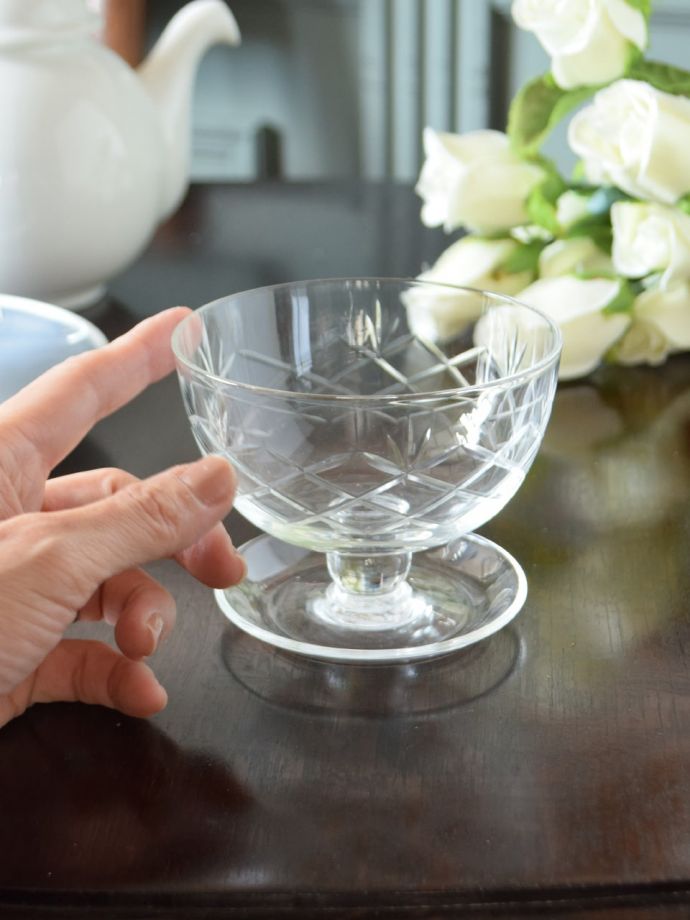 便利に使えるアンティークガラスの食器