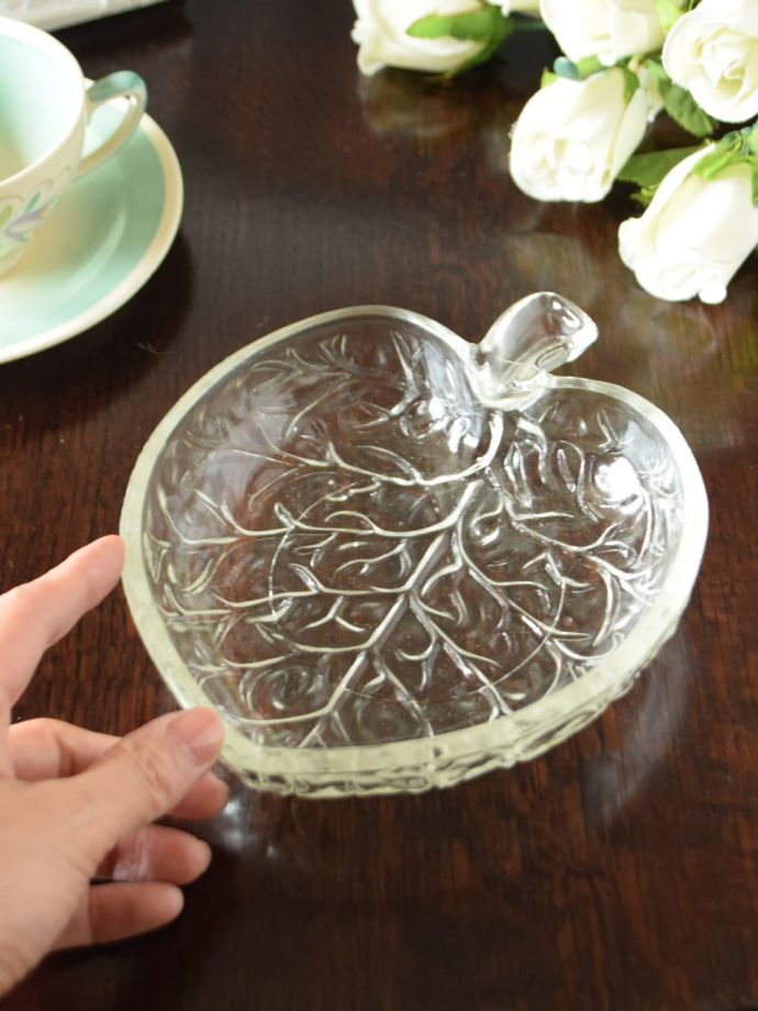 便利に使えるアンティークガラスの食器