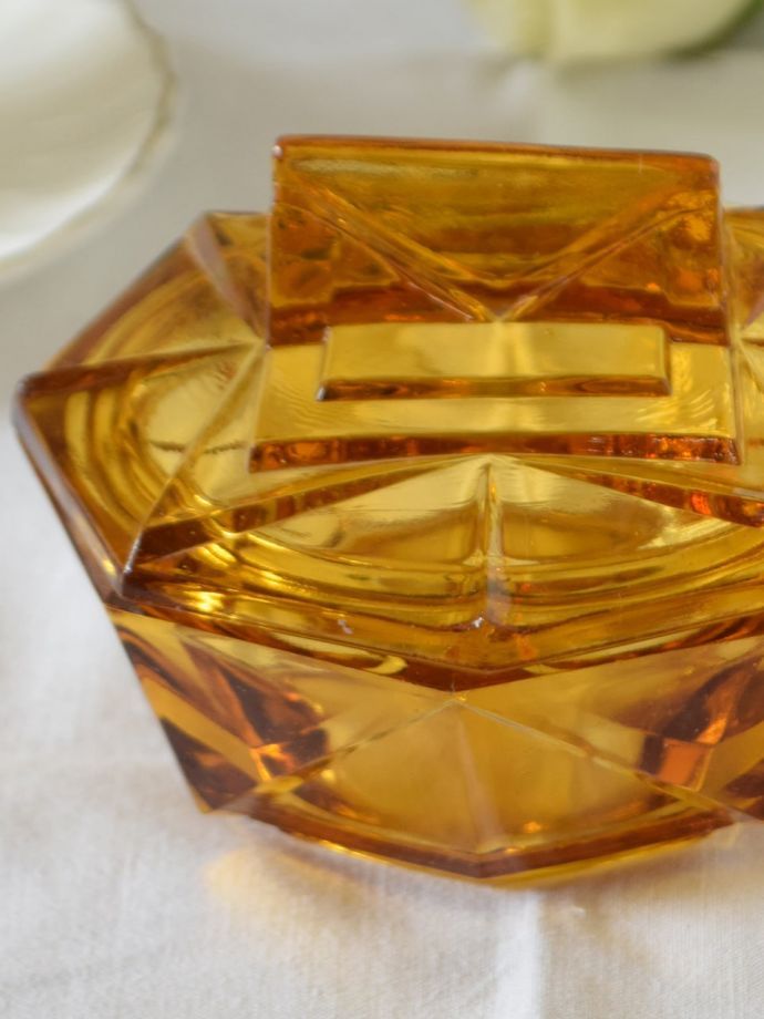 アンティークガラスのフタ付きケース